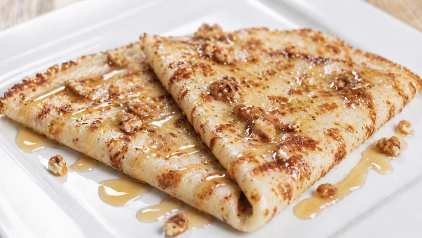 Pancake with honey and walnuts